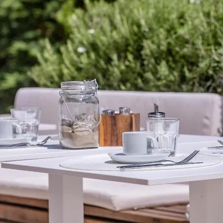 The Bellevue لوبار